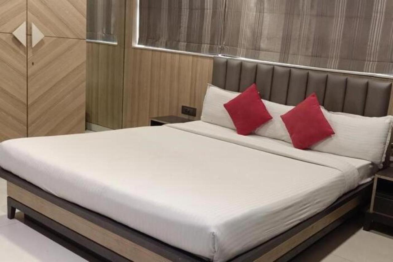 Hotel Pratiksha Residency Наві-Мумбаї Екстер'єр фото